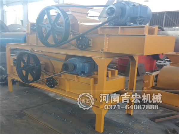 篩分式組合四輥破碎機發貨現場